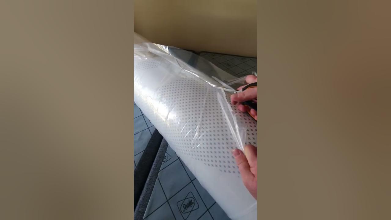 Sleeping Duck mattress. How to unpack...by amateurs. (2) YouTube