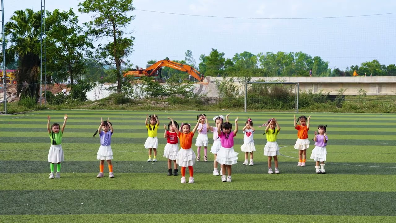 BUMBLE BEE - Nhóm nhảy STARKIDS