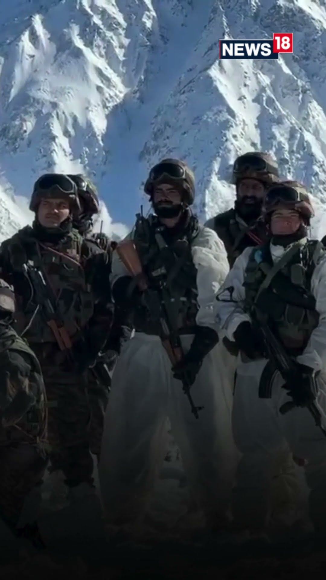 Indian Army Celebrates Republic Day And Hoists Indian Flag On High Altitude Area In Kashmir | N18S