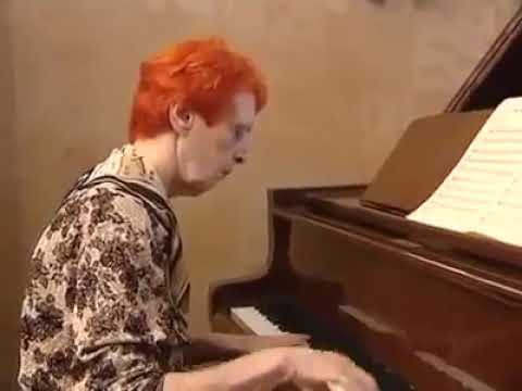 Elza Ibrahimova bəstəkar-pianoçu \