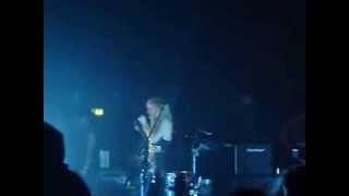 Ellie Goulding - Explosions (Live Hammersmith Apollo 16/10/13)