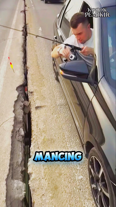Mancing Ikan di Tengah Jalan‼️😱