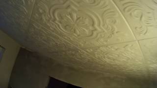 видео Наклеивание пенопластового потолка