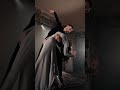 يميل لها الورد فالورد لموطنه يحن 