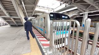 メトロ東西線車掌さんの動きを撮影(雨の日バージョン) メトロ東西線車掌さんの動きを撮影(雨の日バージョン)