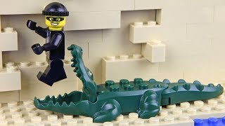 Lego Robbery Fail - Crocodile Attack