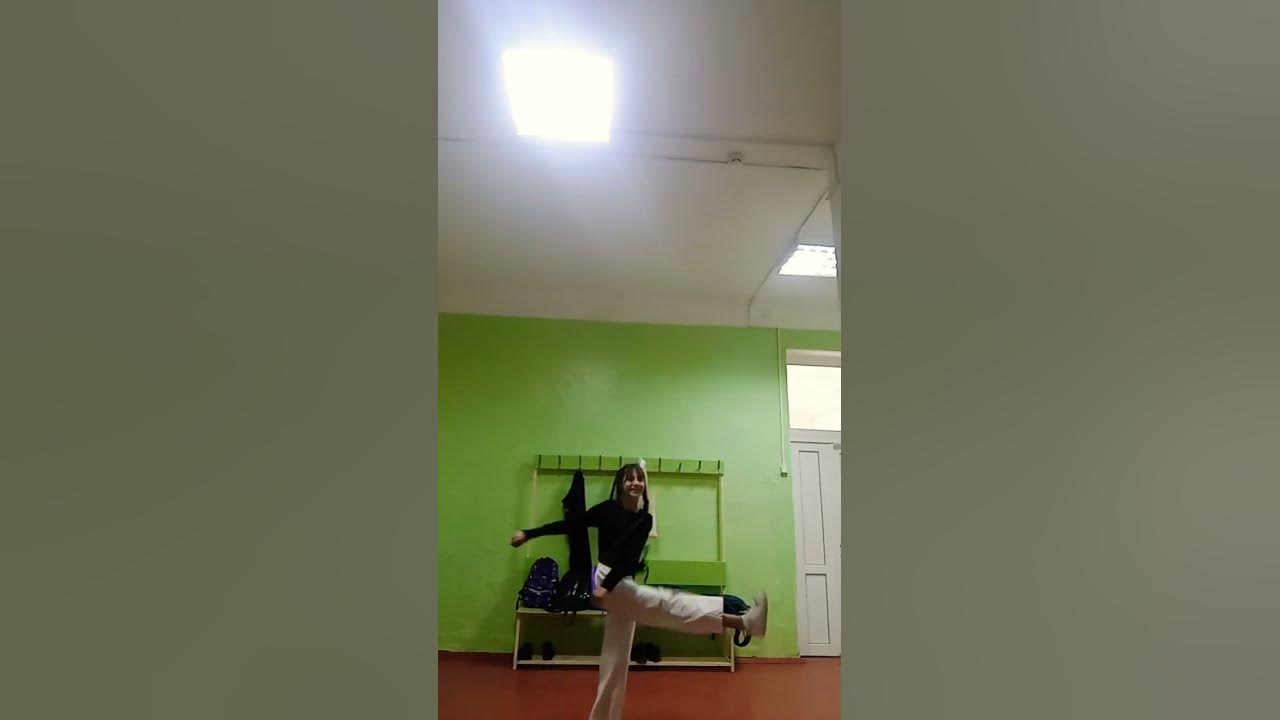 На физру... - YouTube