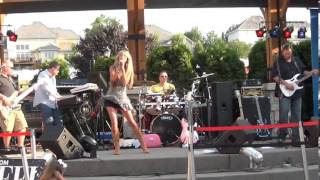 Lisa Larsen / High Heel performing Don't Stop Believing