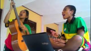 Laura & Christin   Nenda Wali