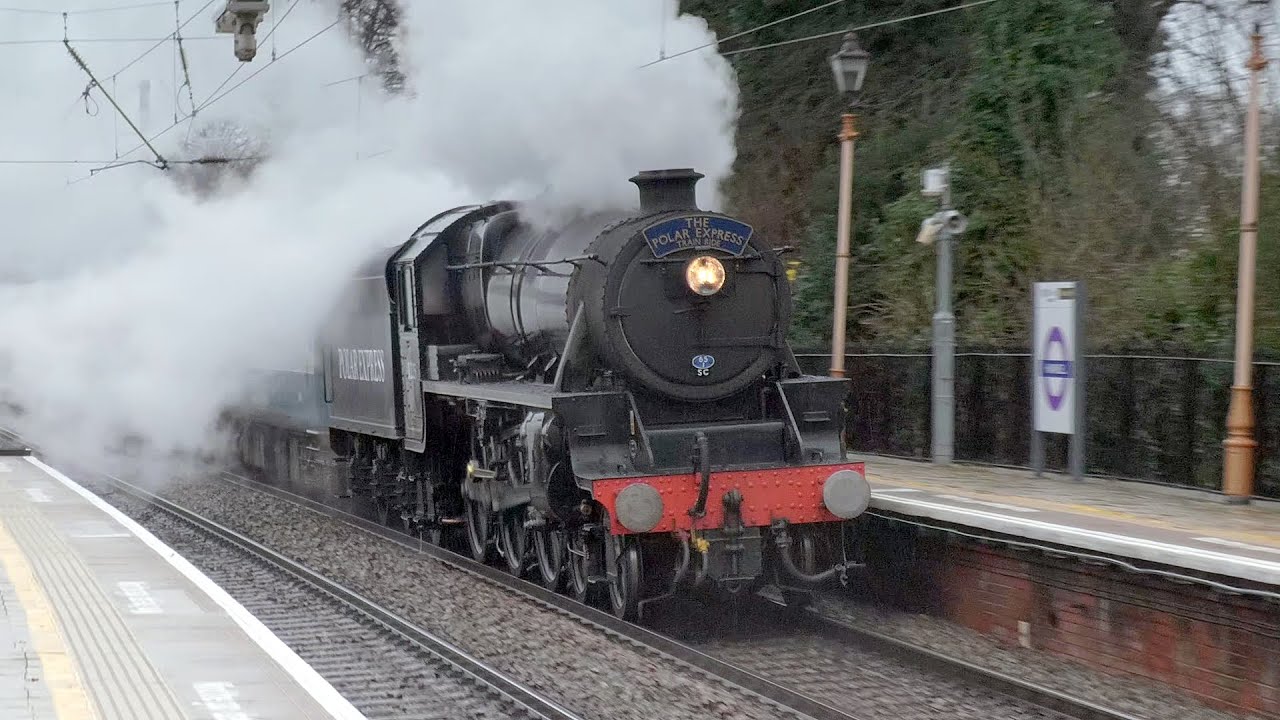 Black 5 44871 kickstarts the London 'Polar Express' - 07.12.24