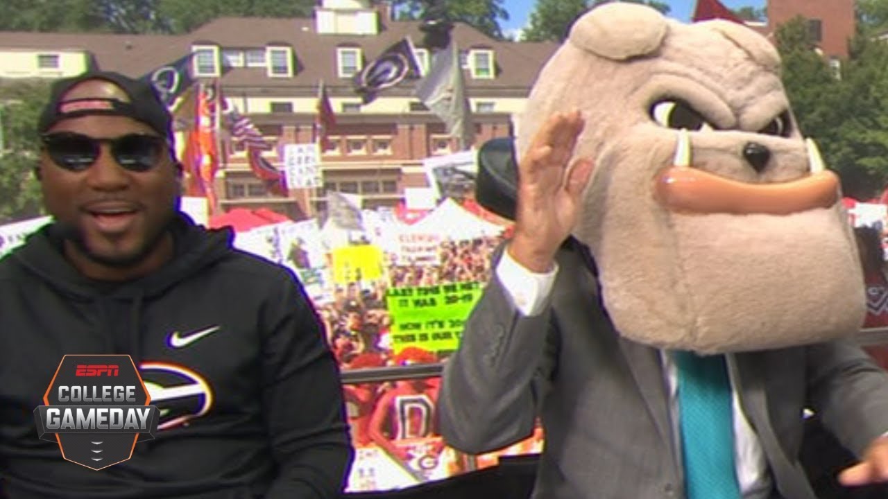 Lee Corso's headgear pick for Notre Dame vs. Georgia with rapper Jeezy |  College GameDay - YouTube