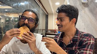 Restaurant me kia burger 🍔 challenge 😍