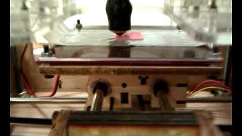 MakerBot Cupcake in action