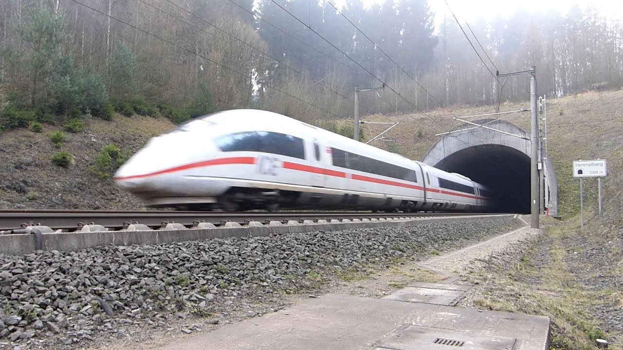 ICE at 300 kmh / ICE 3 schießt mit 300 km/h aus dem Tunnel Himmelberg ...