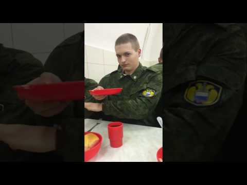 Видео: Фокусы в армии (с пюрешкой) / Magic in Russian Army