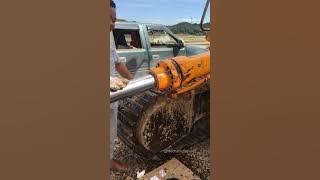 Repair Lonking's excavating arm cylinder for leaking oil and replace the oil seal.