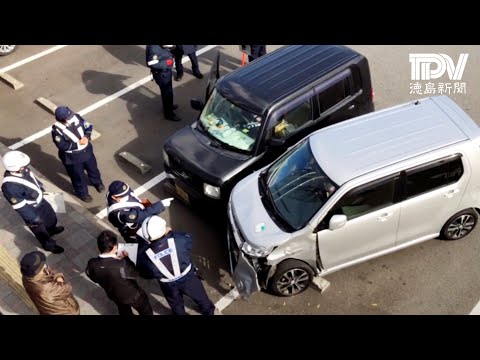 石井町役場駐車場で車７台が絡む事故