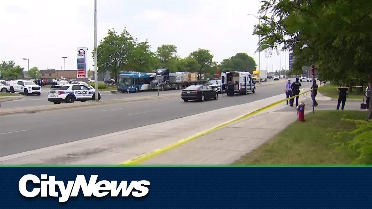 Woman dead after 8-vehicle crash in Mississauga - YouTube