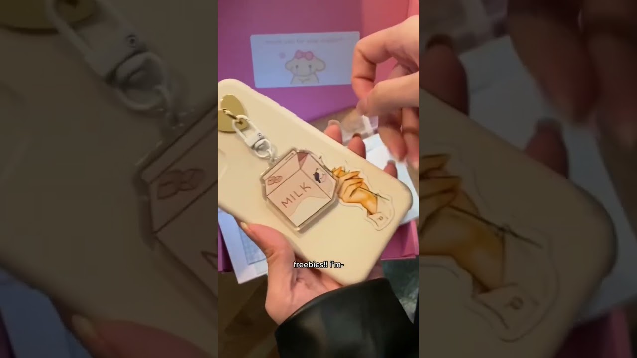 unpacking viyaura’s art merch hehe 