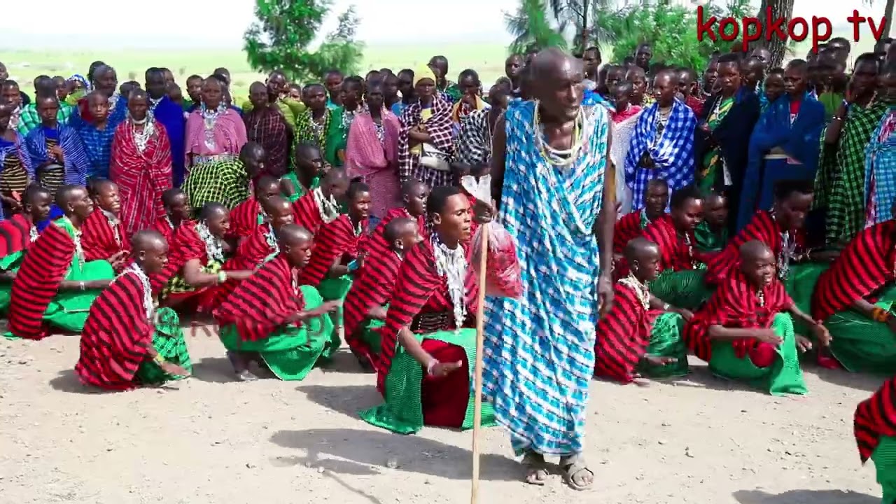 Kwaya hii yavutia watu wengi kwa uimbaji na wanavyo cheza Tazama