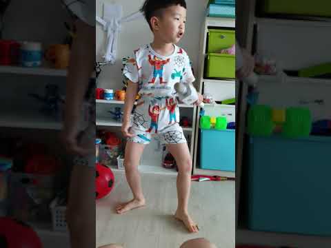 즉흥으로 만들어 불러요ㅎㅎ