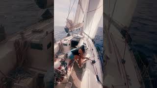 Apprendre la voile - le virement de bord seul.e. #apprendrelavoile #voilier #sailing #boatlife