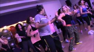 Con Un Solo Pie Zumba