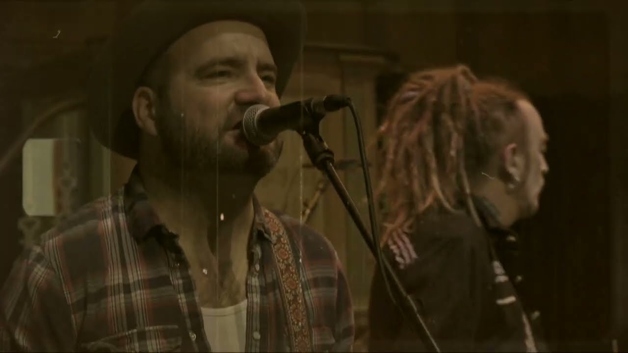 Ginger Wildheart & The Sinners - 'Footprints In The Sand' Official Video