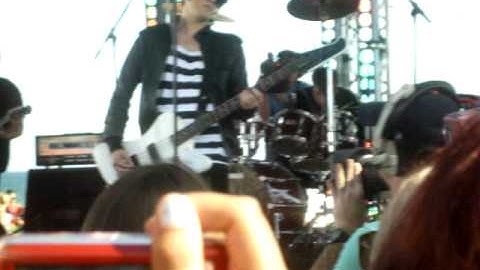 Short Stack(live from the today show) - We dance to a different disco, honey