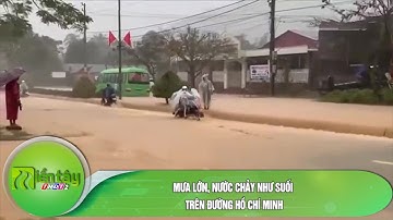 Mưa lớn, nước chảy như suối trên đường Hồ Chí Minh