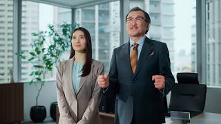 吉田鋼太郎＆土屋太鳳、AI駆使する会社員役で初共演　「SKYPCE」新CM