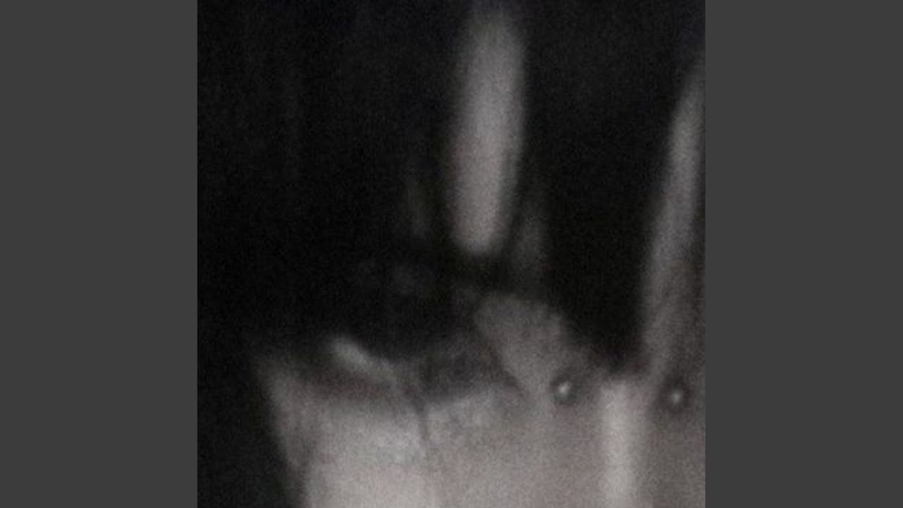 Assista a Empty no YouTube Assista a Empty no YouTube