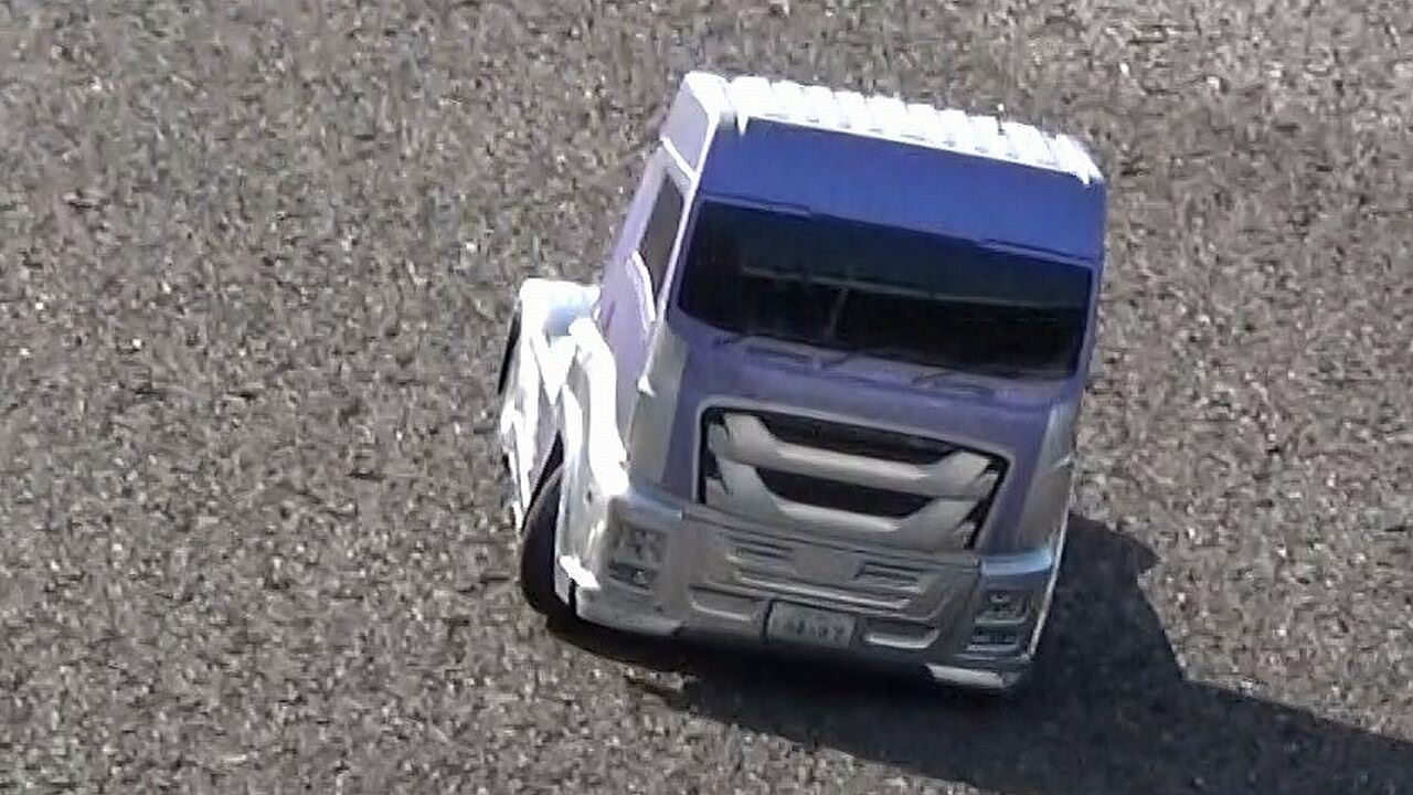 RC　TT-02　いすゞ ギガトラクタ 走行