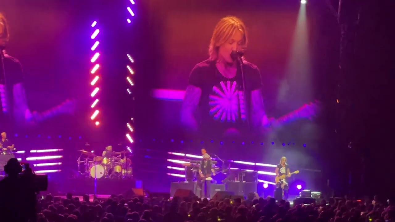 Keith Urban - Kiss a Girl (Live @ Xcel Energy Center St. Paul, MN 11/05/2022)