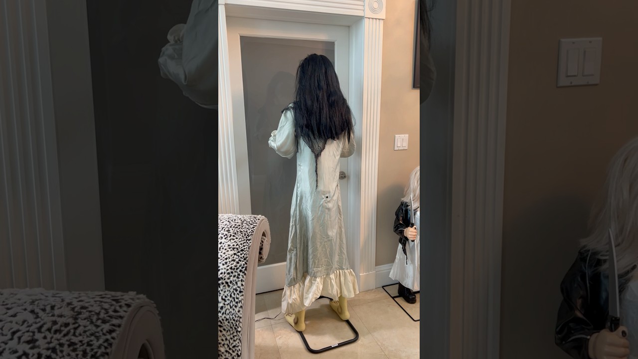 2025 Broken Spine Girl Animatronic (volume turned down) #halloween #spooky #shorts #animatronics