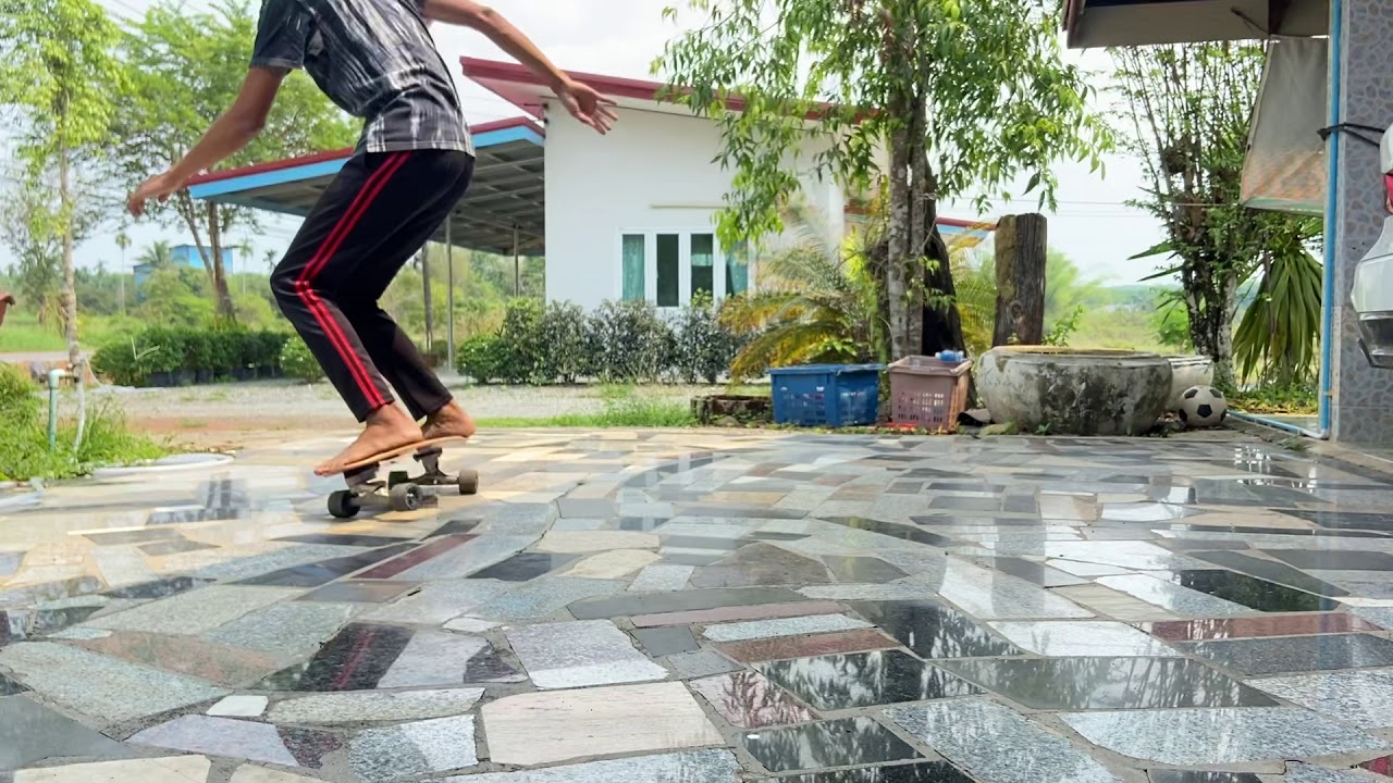 Carver Skateboard Kerrzy 28” with C7 Trucks