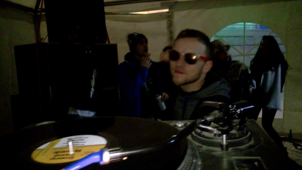 Zenicafaria Soundsystem play RDH Hi Fi - Step Forward