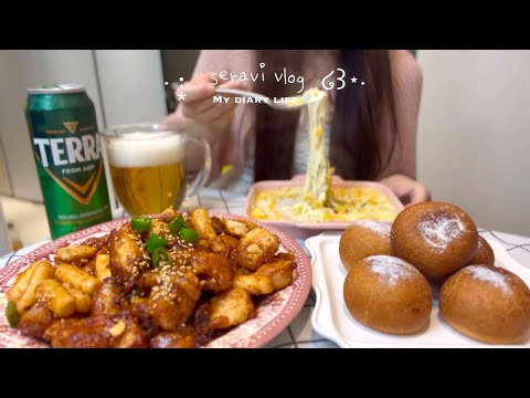 vlog:🧀수제 쫀득쫀득 치즈볼과 닭강정을 만들어 먹는 일상, 크림치즈 오므라이스 🐣, 콘치즈 🌽, 플랫브레드 만들기 🫓치킨랩🌯, 당근 케이크,당근 쿠키 🥕