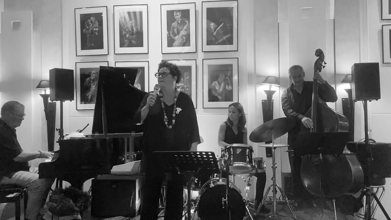 My tiny jazz live sessions at the Hip Jazz Club Imperial Palace Annecy/ Sometimes I'm happy