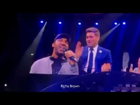 Michael Buble Singing With Fans - YouTube