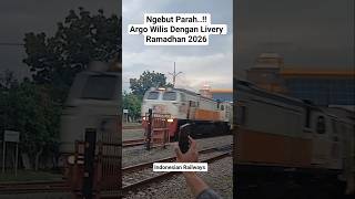 Ngebut Parah..!! Argo Wilis Melintas di Perlintasan Stasiun Kiaracondong Bandung/Indonesian Railways