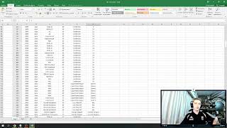 DAVO LE MUESTRA EL EXCEL A LUIS SUAREZ