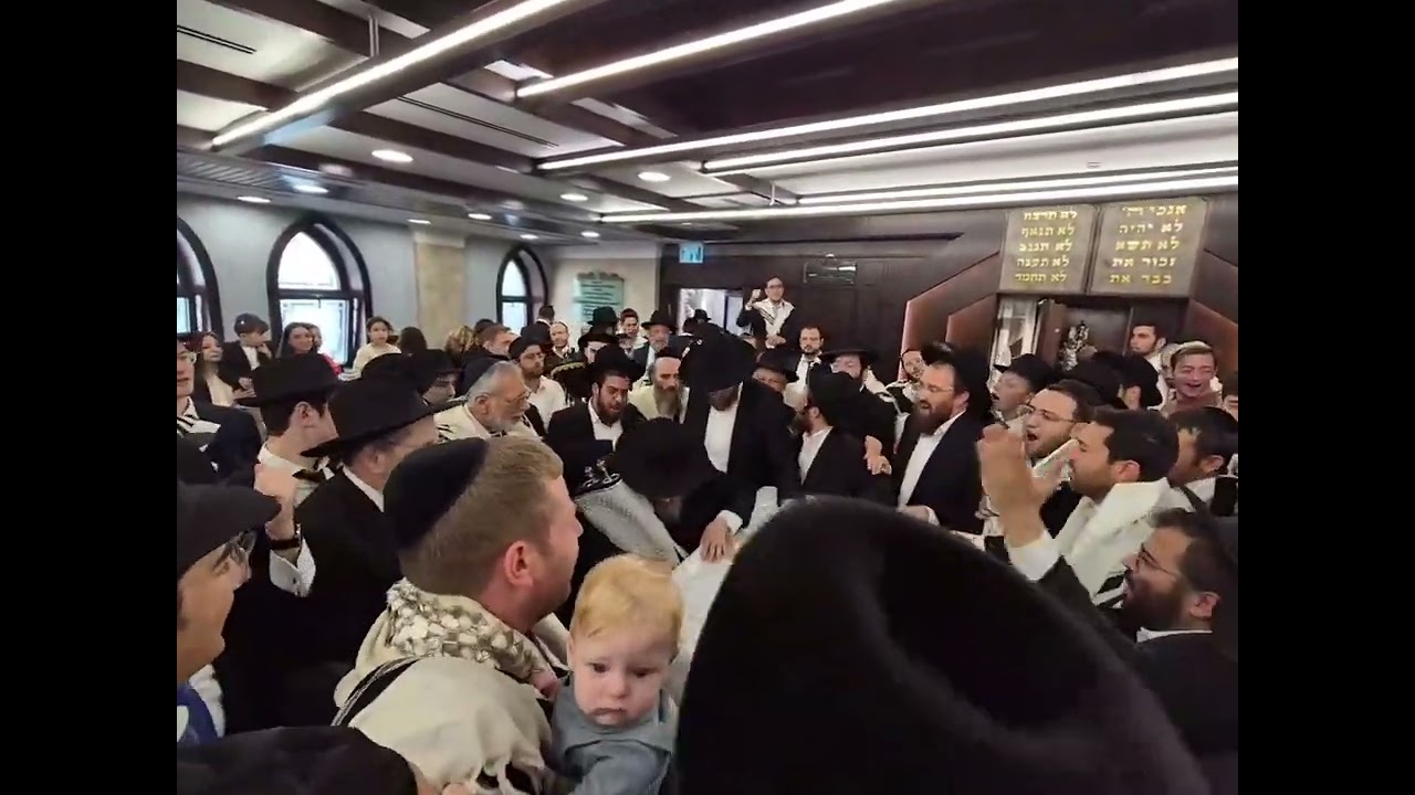 Simchas Torah! Harav Dov Landua Shlita with Ruby Schron and family