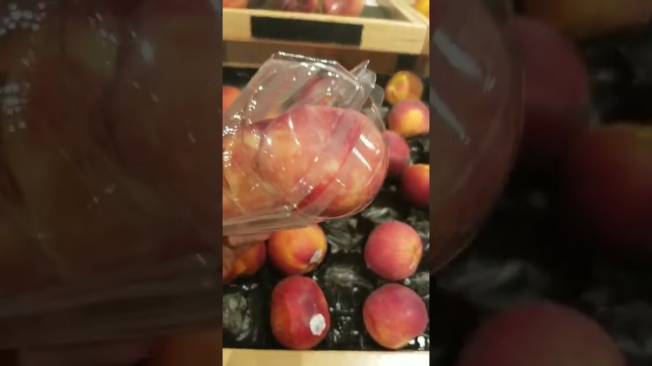 🤔...🍩🍑Donut Peaches??!!! Has anyone tasted these? 