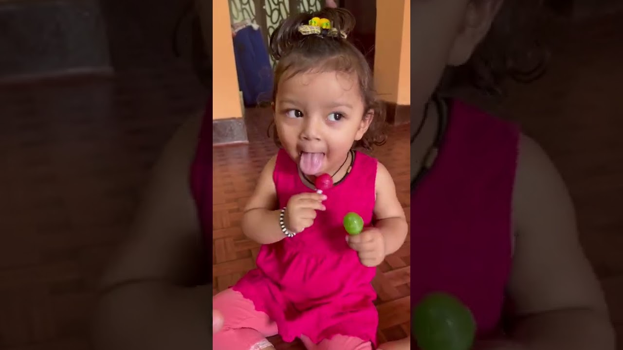 Cute baby chooses lollipop baby🍭 🍭