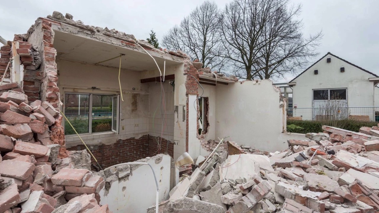 Filmpje bouw en afbraak vierde witte sluiswachterswoning Beatrixsluis