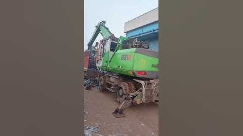 Sennebogen 821 E Scrap Unloading