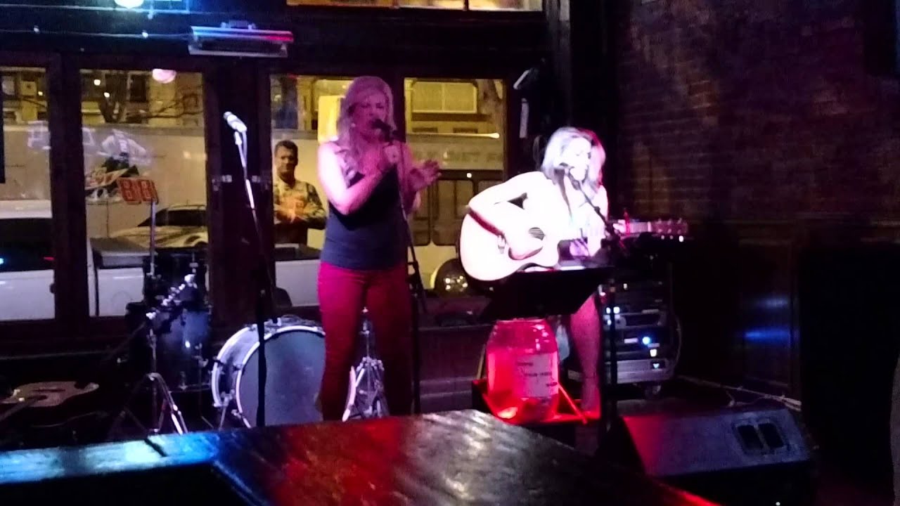 Smoke 'n Guns - Whiskey River Runs Again