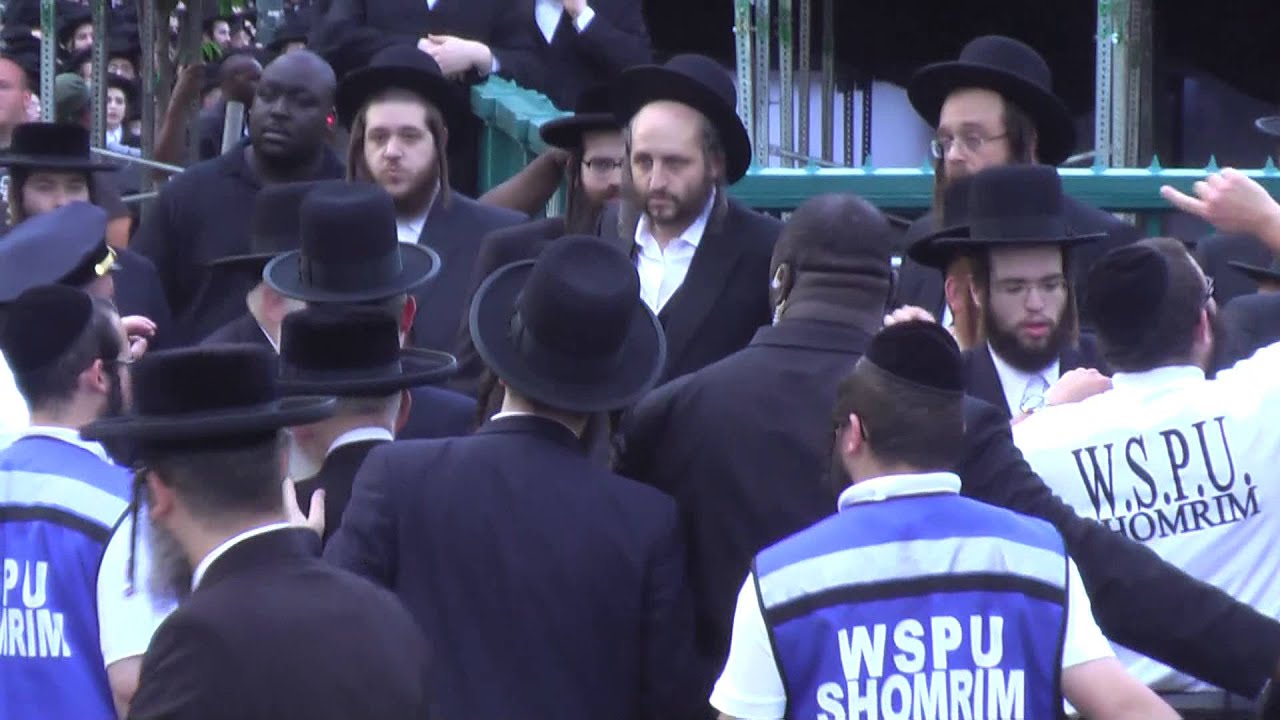 rebecca 粉餅 Satmar Rebbe Arrives At Israeli Charedi Draft Demonstration in Foley Square