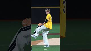 Eunseok first pitch #EUNSEOK RIIZE at Channel B Baseball Music Festival #은석 #ウンソク #宋恩奭 #RIIZE #라이즈